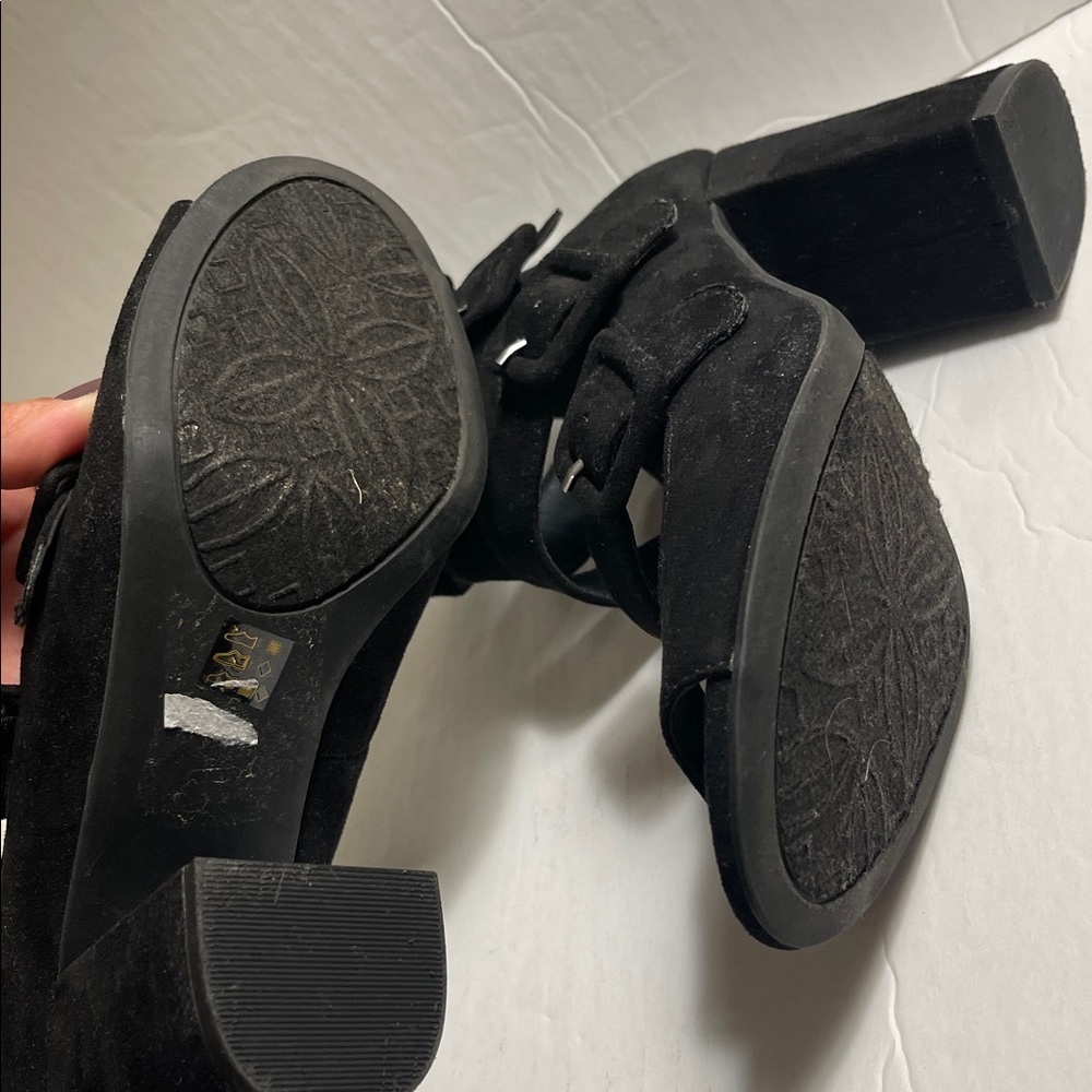 Chinese Laundry Women’s Black velvet Multi-Strap Heels size 6.5 - Picture 7 of 16